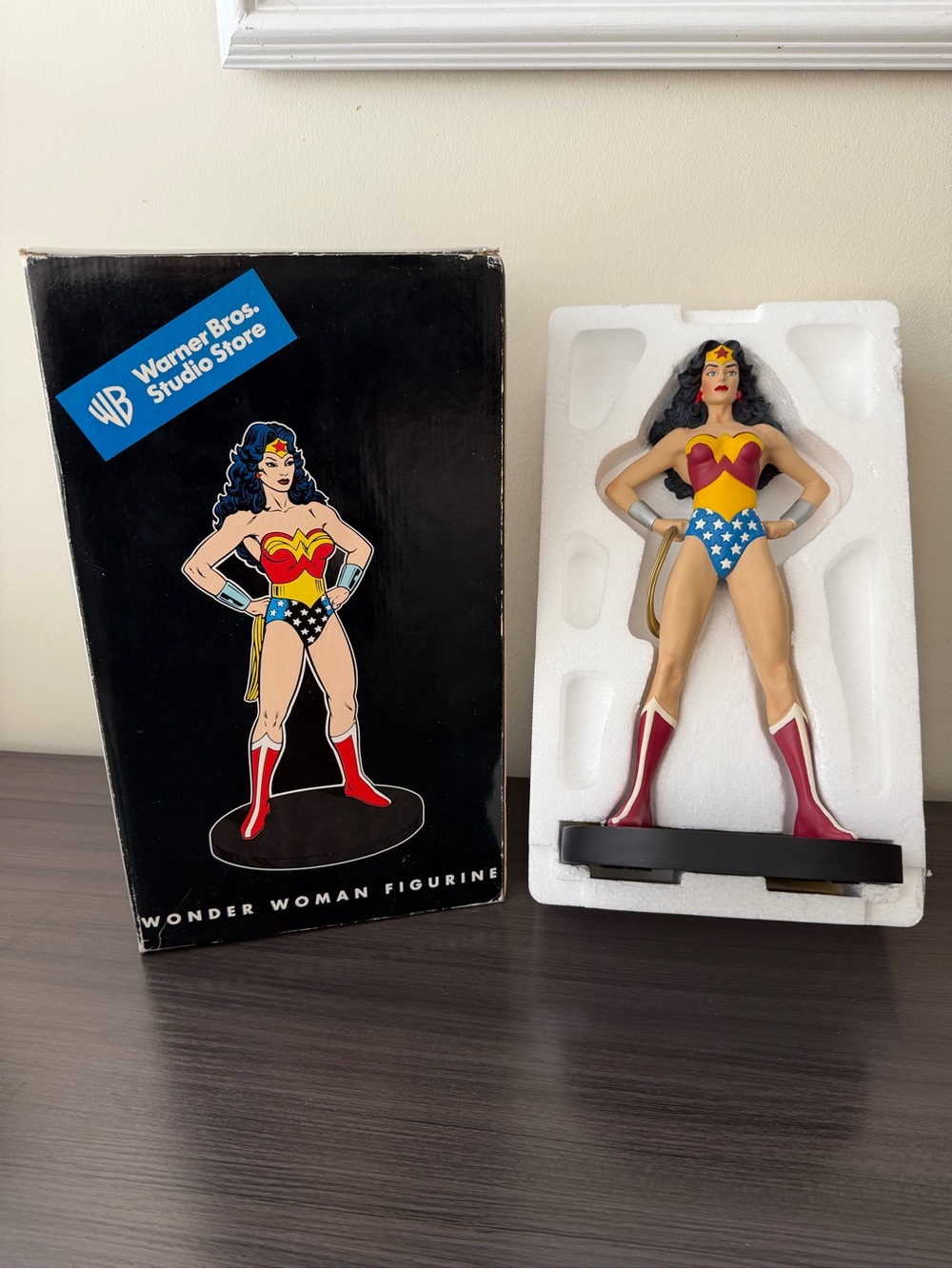 Warner Brothers Studio Store Wonder Woman Figurine / Statue 1999